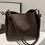 Τσάντα tote με πιέτες ως λεπτομέρεια