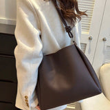 Τσάντα tote με πιέτες ως λεπτομέρεια