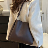 Τσάντα tote με πιέτες ως λεπτομέρεια