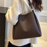 Τσάντα tote με πιέτες ως λεπτομέρεια