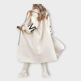 Κομψό Μακρύ Παλτό με Μοντέρνες Λεπτομέρειες