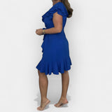 Κομψό Φόρεμα Με Θηλυκή Γραμμή